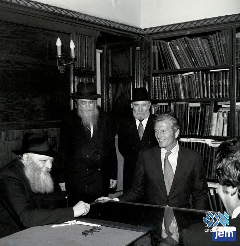 With Mayor Lindsay on a visit to the Rebbe.