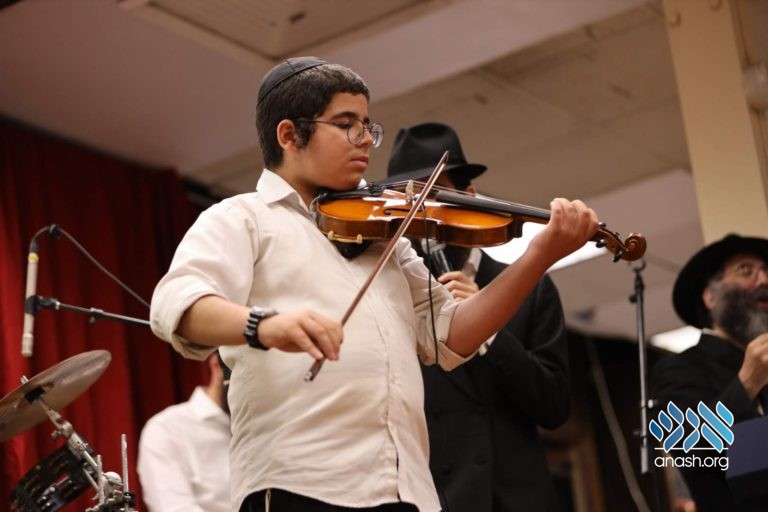 Yud Beis Tammuz Rally in 770