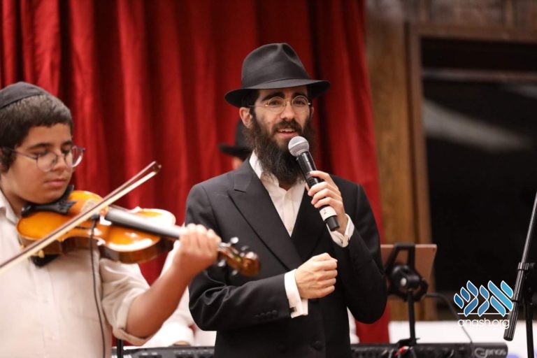 Yud Beis Tammuz Rally in 770