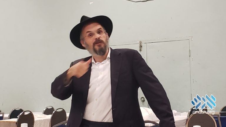 Montreal Crowd Celebrates Chag Hageulah