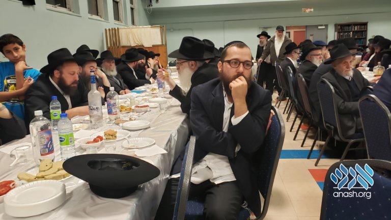 Montreal Crowd Celebrates Chag Hageulah