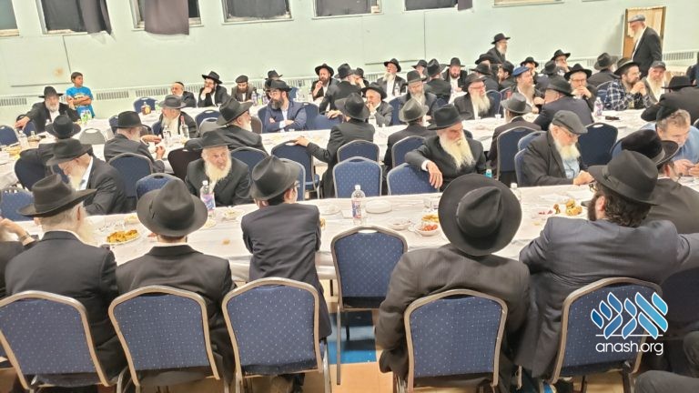 Montreal Crowd Celebrates Chag Hageulah