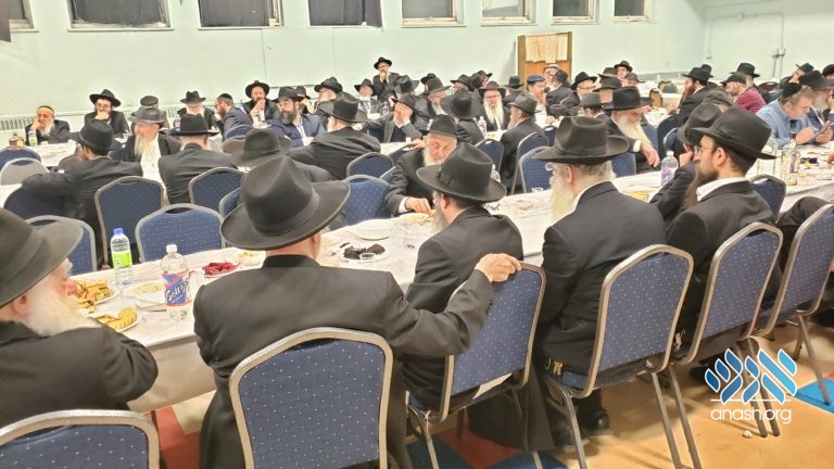 Montreal Crowd Celebrates Chag Hageulah