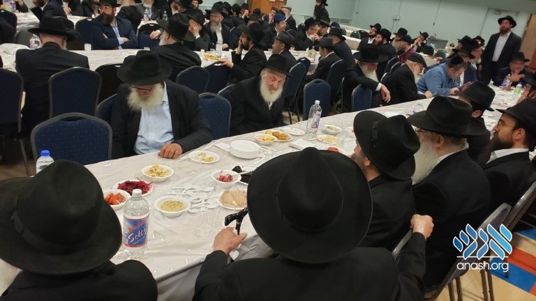 Montreal Crowd Celebrates Chag Hageulah