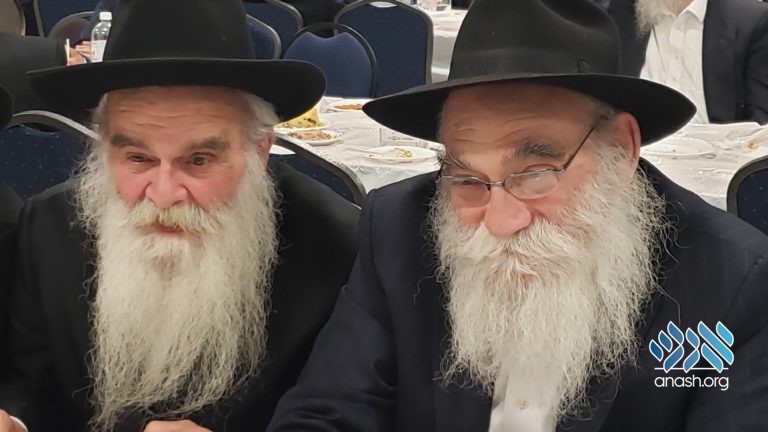L-R: Rabbi Sholom Eisenbach and Rabbi Leibel Kaplan