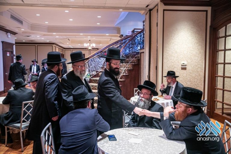 Mosdos Gather for Emergency Meeting on Education