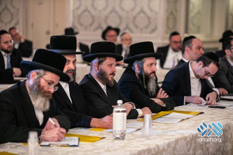 Mosdos Gather for Emergency Meeting on Education