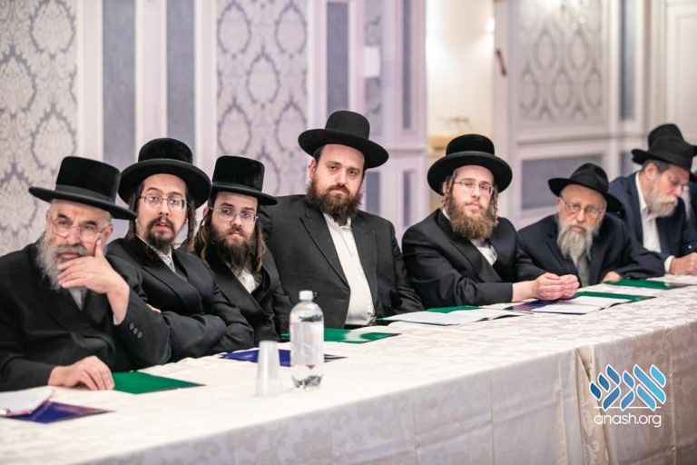 Mosdos Gather for Emergency Meeting on Education