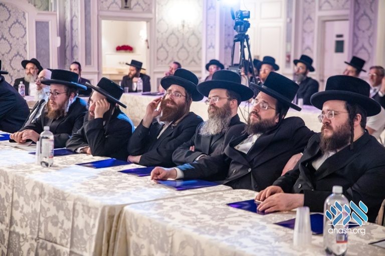Mosdos Gather for Emergency Meeting on Education