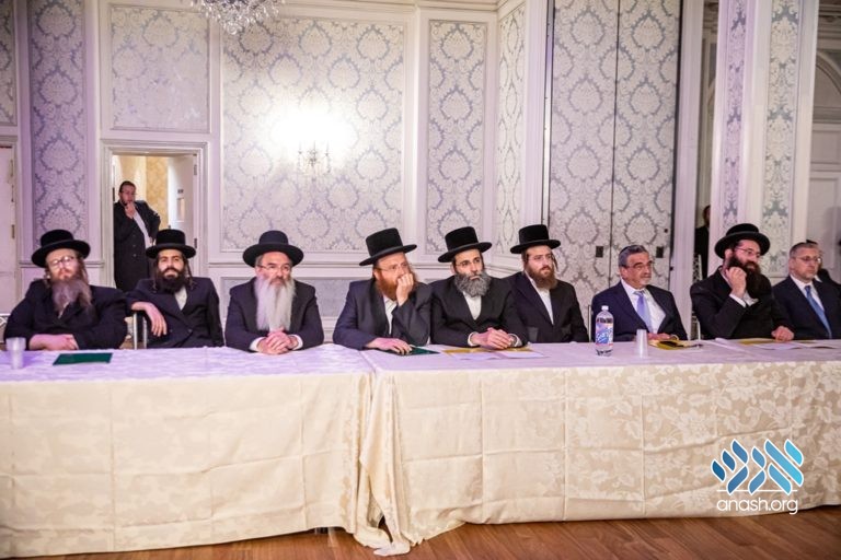 Mosdos Gather for Emergency Meeting on Education