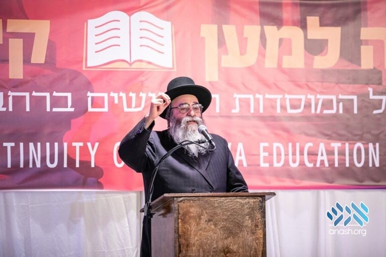 Mosdos Gather for Emergency Meeting on Education