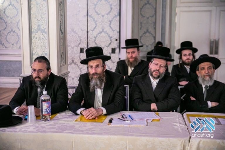 Mosdos Gather for Emergency Meeting on Education