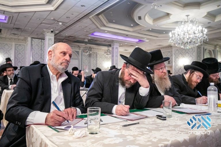 Mosdos Gather for Emergency Meeting on Education