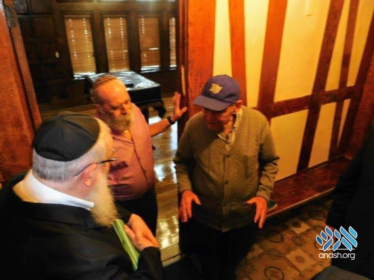 YU Teacher and Historian Visits 770