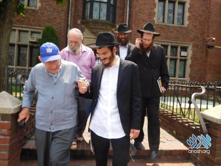 YU Teacher and Historian Visits 770