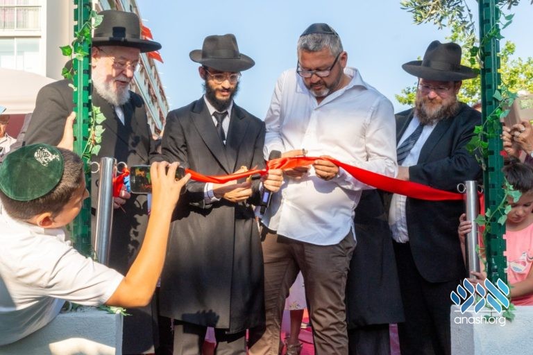 Rabbi Yisroel Meir Lau Joins Dedications