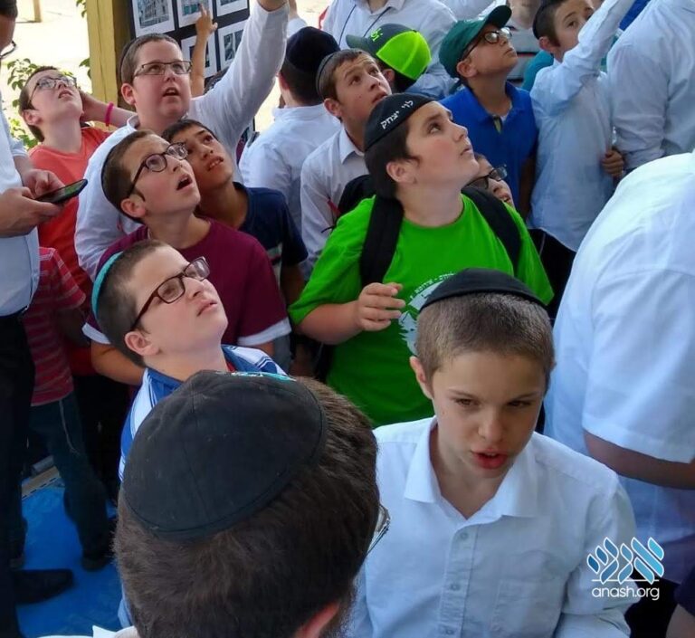 Campers Retrace the Frierdiker Rebbe’s Footsteps