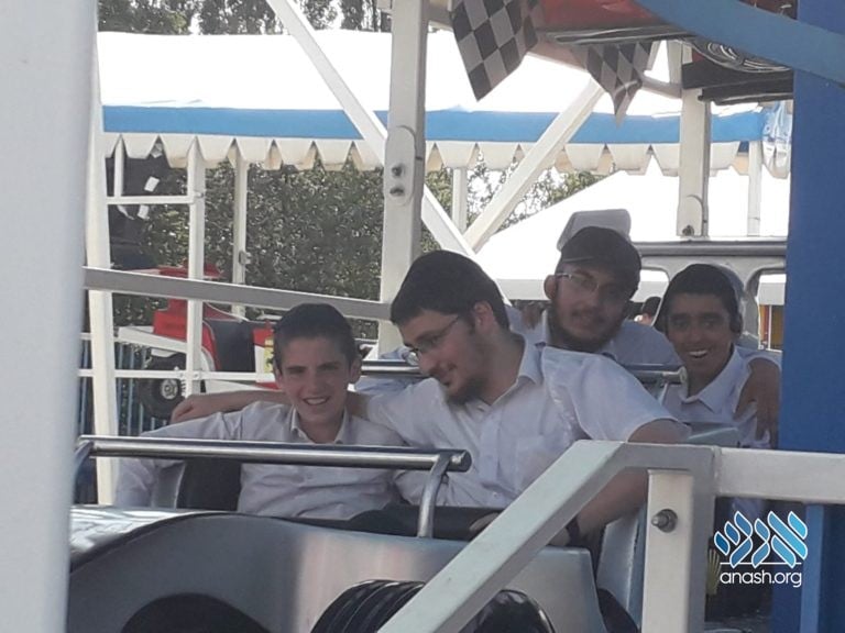 A Day in the European Yeshivas Kayitz