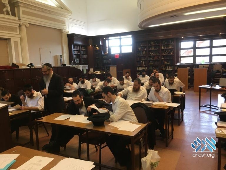 Summer Mechanchim Course Underway