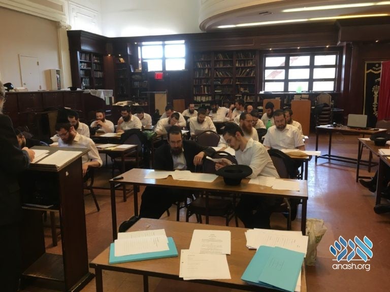 Summer Mechanchim Course Underway