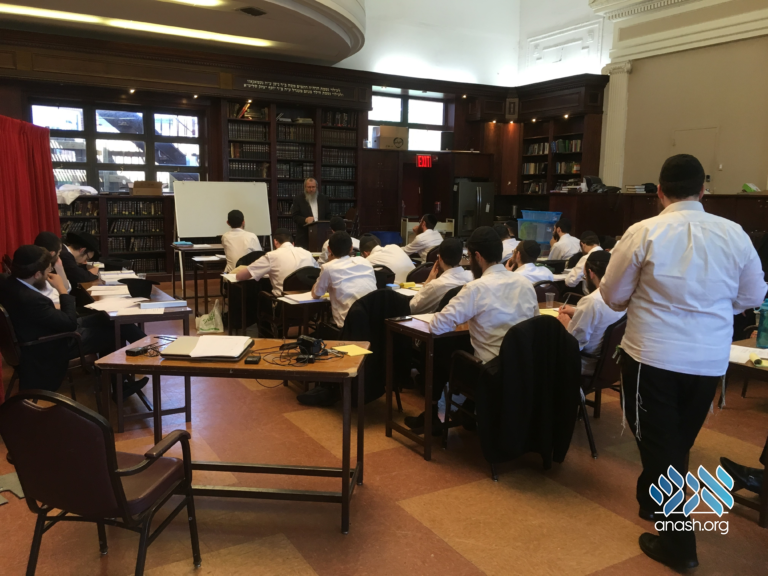Summer Mechanchim Course Underway
