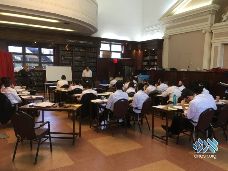 Summer Mechanchim Course Underway