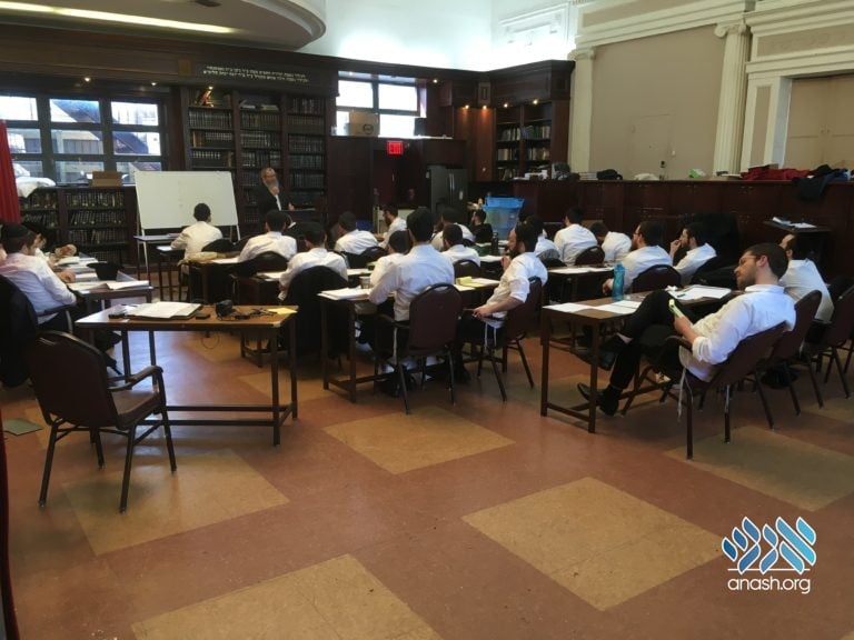 Summer Mechanchim Course Underway