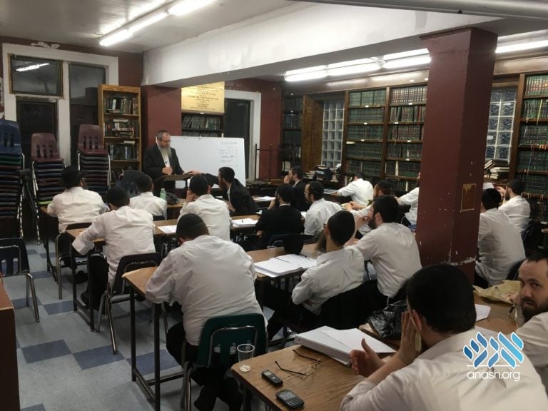 Summer Mechanchim Course Underway
