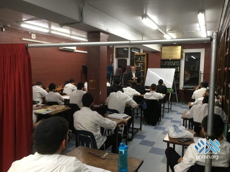 Summer Mechanchim Course Underway