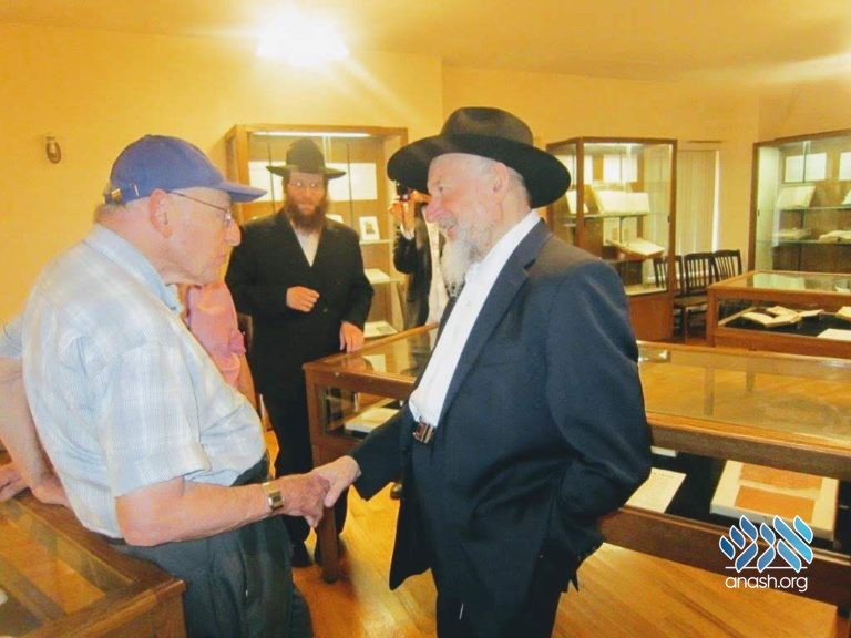 YU Teacher and Historian Visits 770