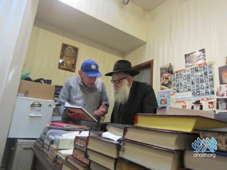 YU Teacher and Historian Visits 770