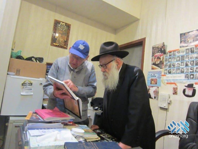 YU Teacher and Historian Visits 770