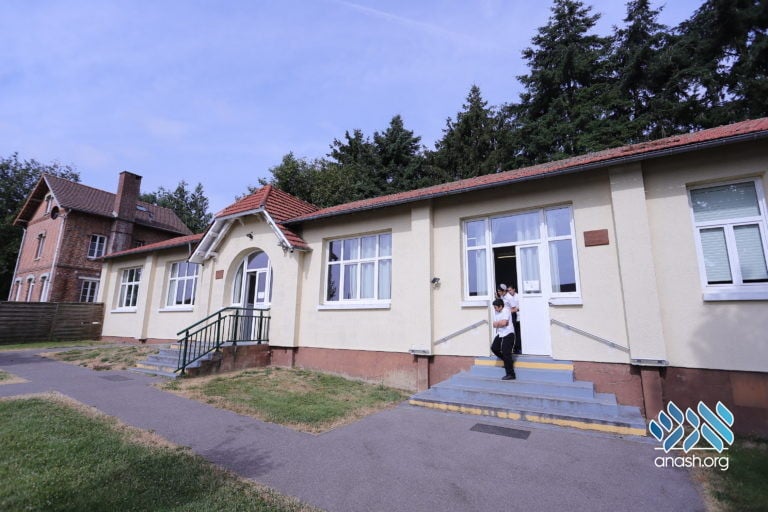 A Day in the European Yeshivas Kayitz