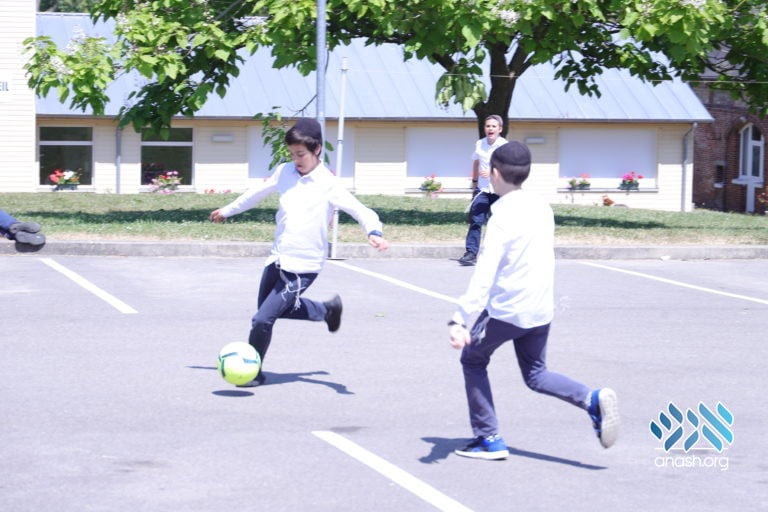 A Day in the European Yeshivas Kayitz