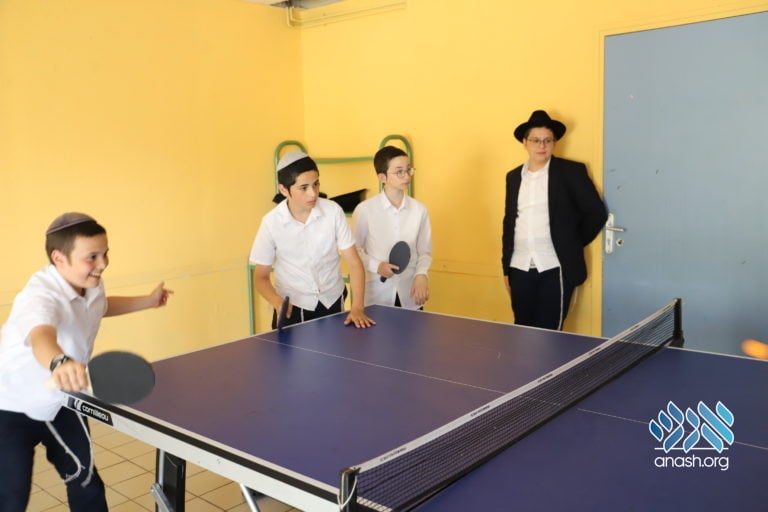 A Day in the European Yeshivas Kayitz