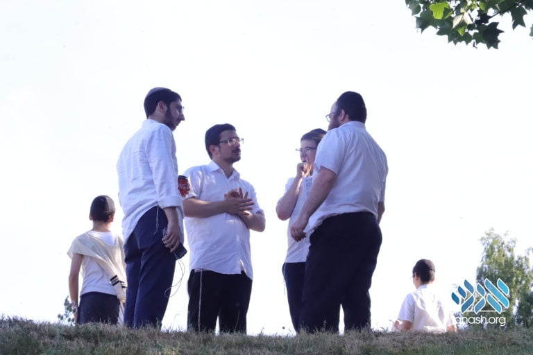 A Day in the European Yeshivas Kayitz