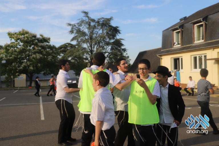 A Day in the European Yeshivas Kayitz