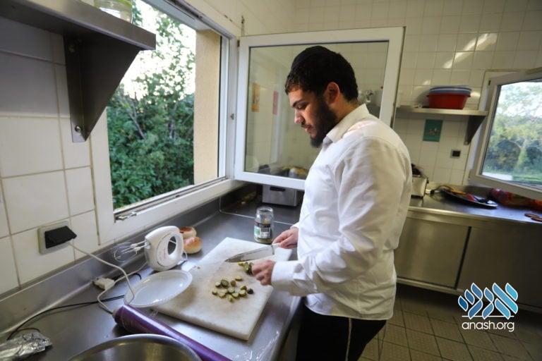A Day in the European Yeshivas Kayitz
