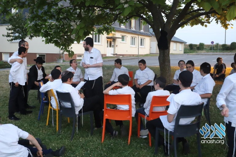 A Day in the European Yeshivas Kayitz
