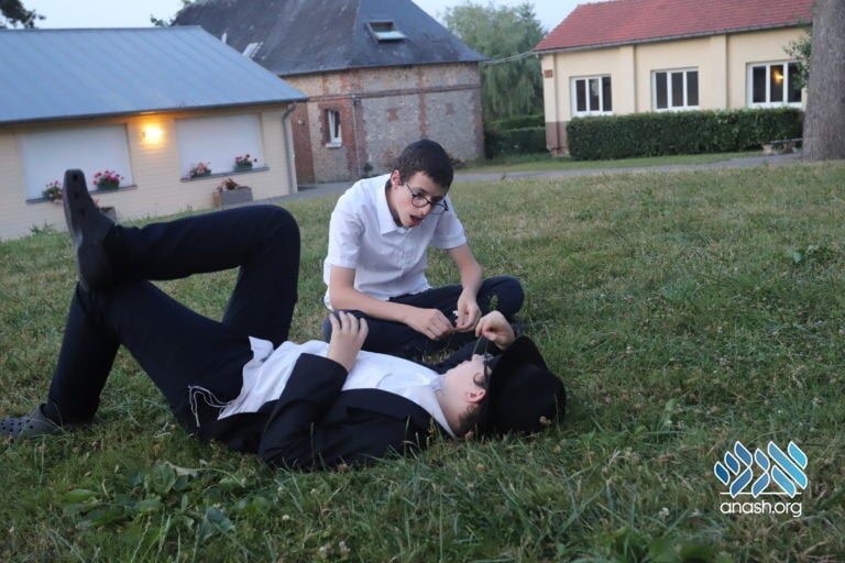 A Day in the European Yeshivas Kayitz