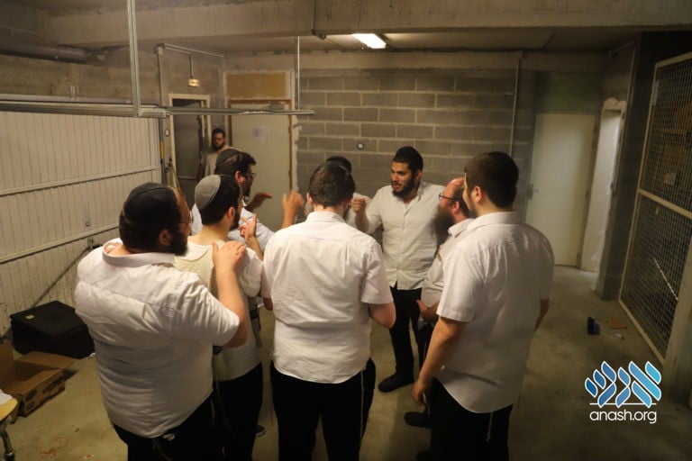 A Day in the European Yeshivas Kayitz