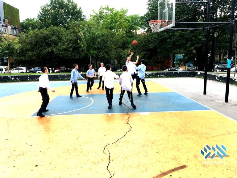 Tzeirei Hatmimim Hosts Rosh Yeshiva