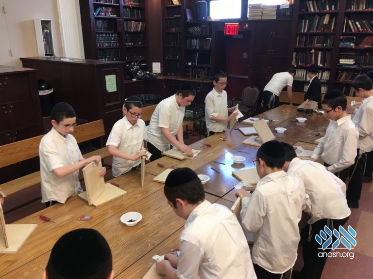 Tzeirei Hatmimim Hosts Rosh Yeshiva