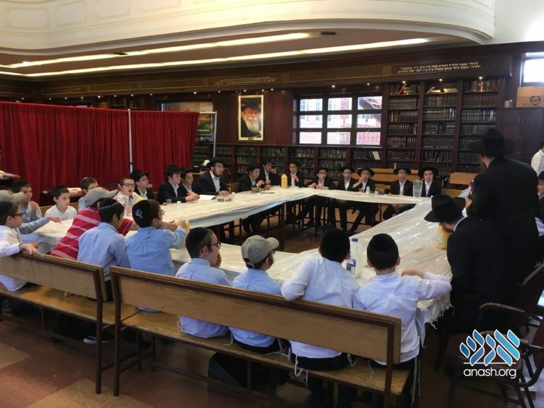 Tzeirei Hatmimim Hosts Rosh Yeshiva