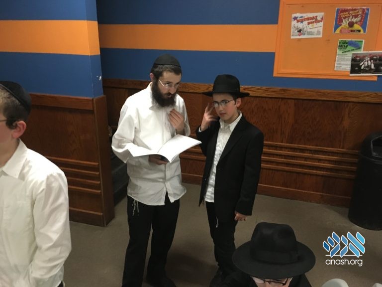 Tzeirei Hatmimim Hosts Rosh Yeshiva