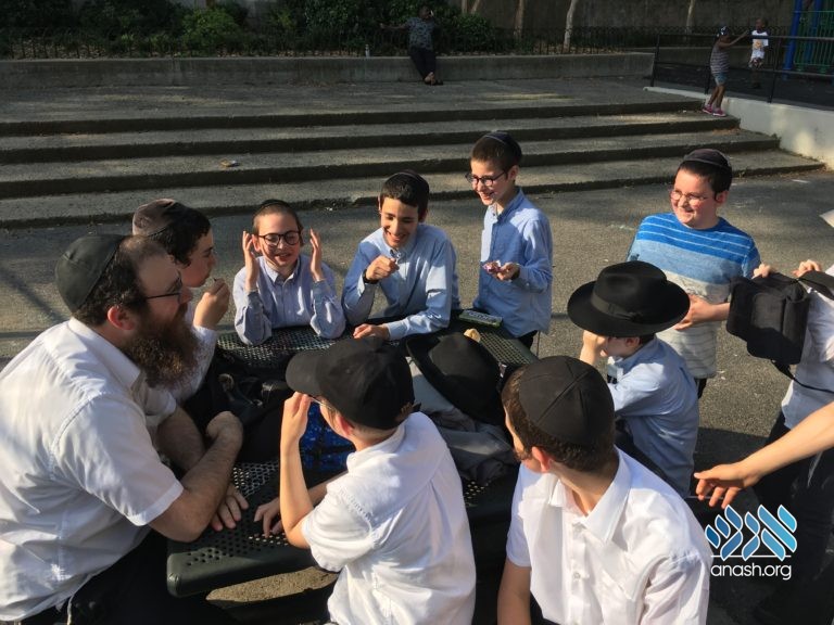 Tzeirei Hatmimim Hosts Rosh Yeshiva