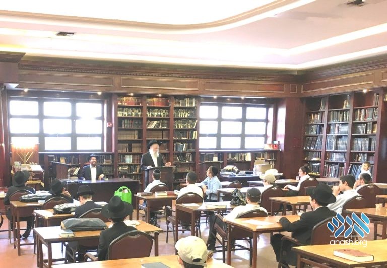 Tzeirei Hatmimim Hosts Rosh Yeshiva