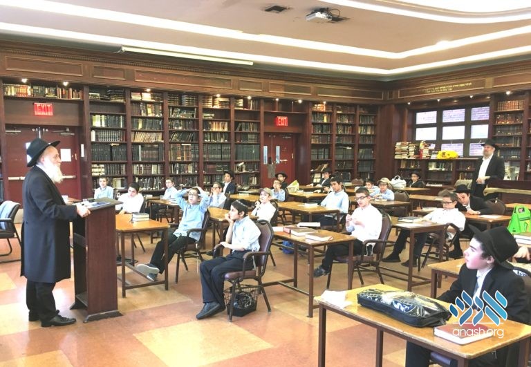 Tzeirei Hatmimim Hosts Rosh Yeshiva