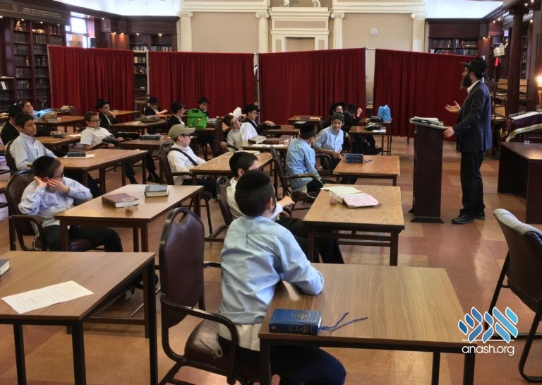 Tzeirei Hatmimim Hosts Rosh Yeshiva