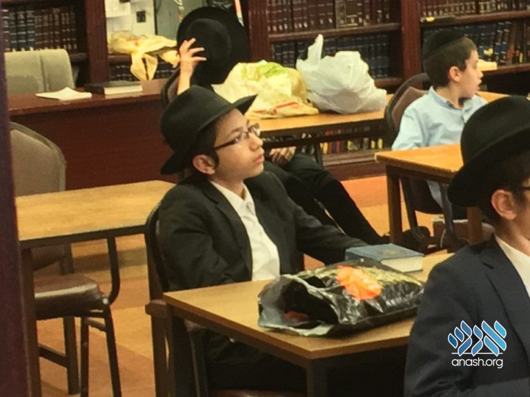 Tzeirei Hatmimim Hosts Rosh Yeshiva